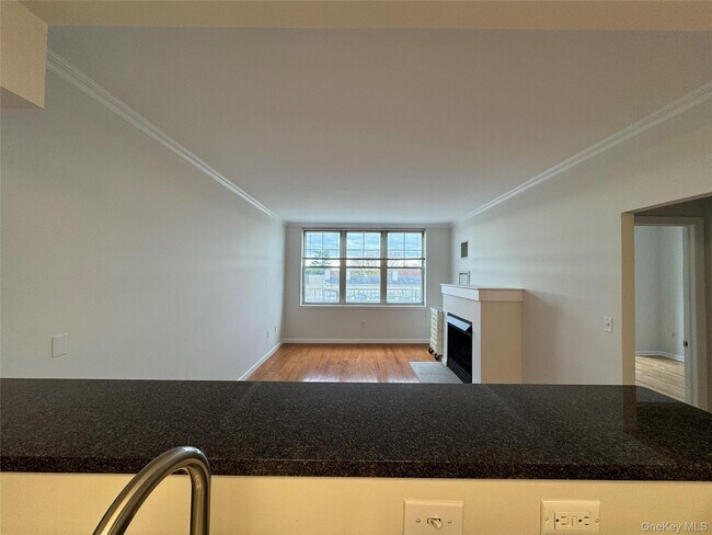 Building Photo - 300 Mamaroneck Ave