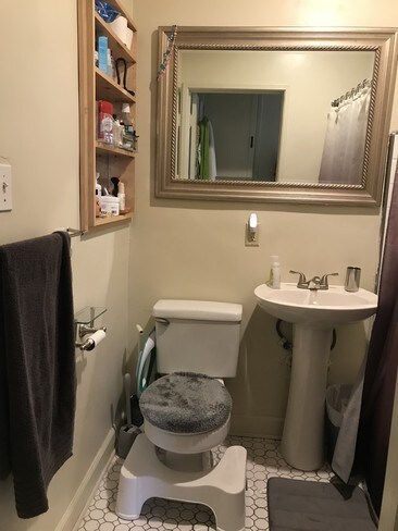 Bathroom - 10773 Northgate St