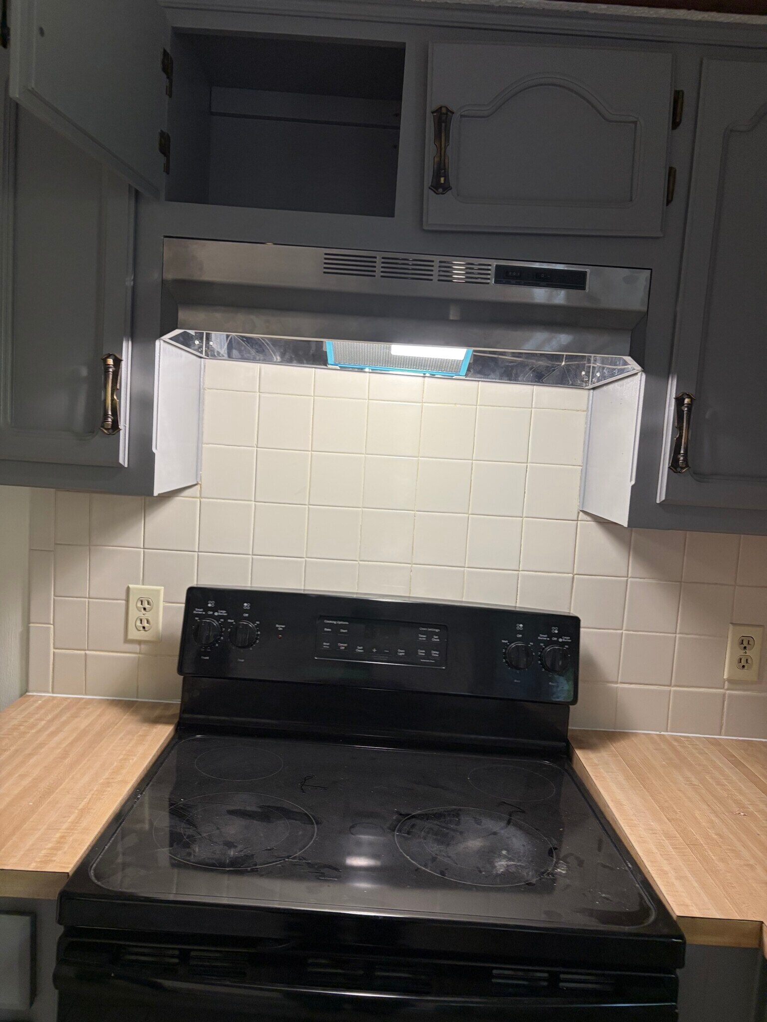 oven and range hood - 27 Cherry St