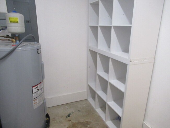 Building Photo - 55 Greenwood Ln