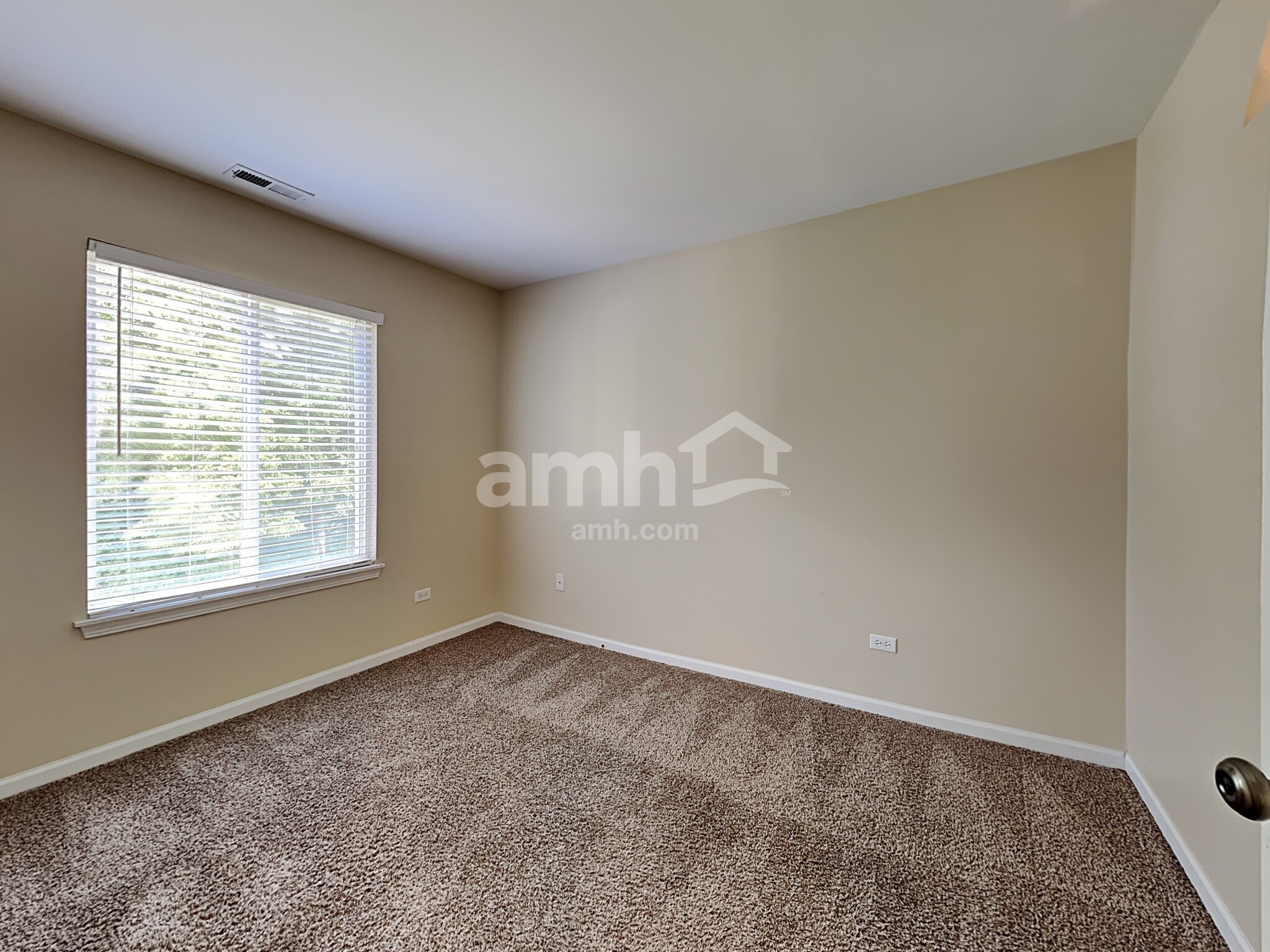 Building Photo - 2828 Sun Valley Dr