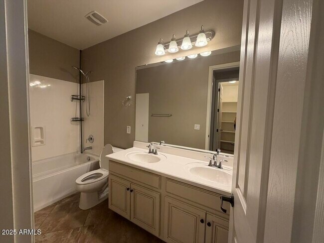 Building Photo - 297 E Kaibab Dr