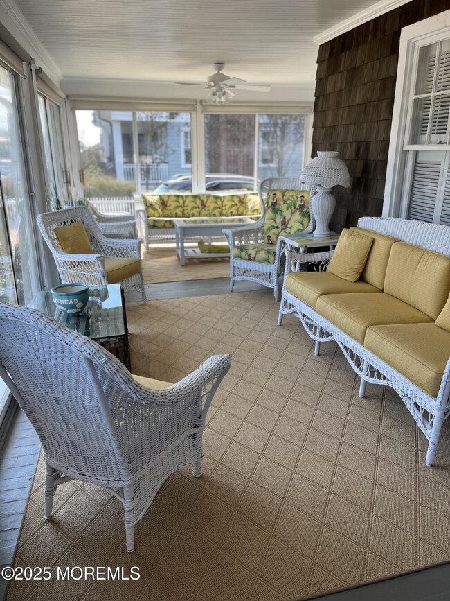 Building Photo - 724 East Ave