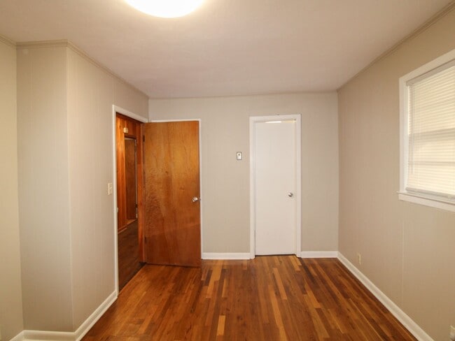 Building Photo - Nice Home close to Ardmore!