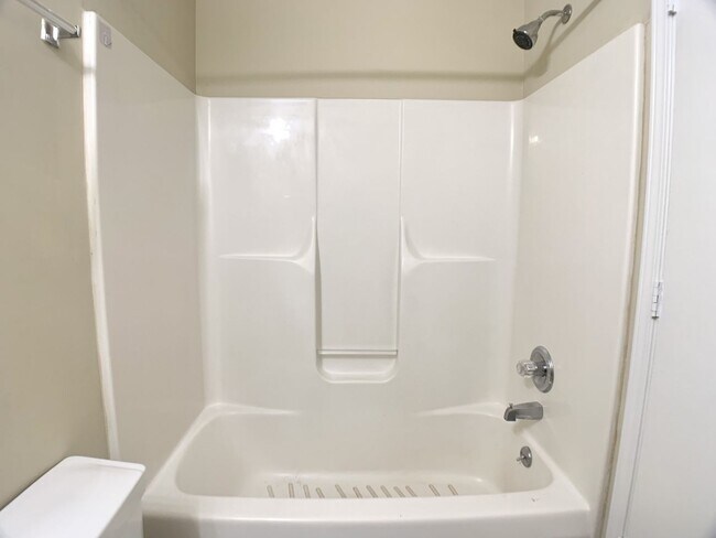 Building Photo - 236 Moncrest Dr