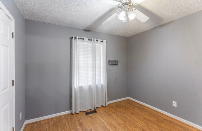 Building Photo - 1646 Lillian Cir