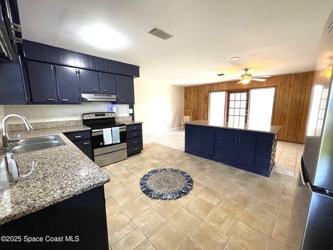 Building Photo - 1148 N Singleton Ave