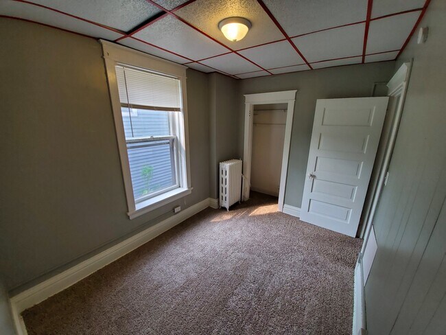 Building Photo - 623-625 N 10th Ave E