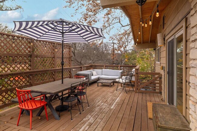 Building Photo - 2906 Westhill Dr