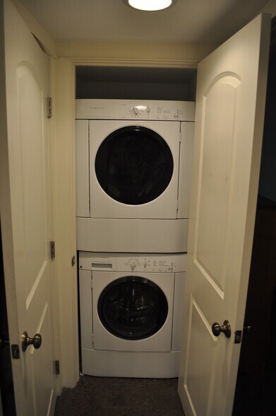 Building Photo - 112 Highland Pl