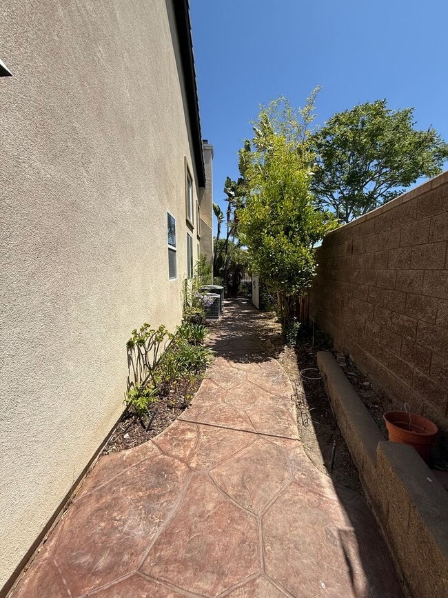 Building Photo - Luxury 5 Bedroom, 4.5 Bath Home in Otay Ra...