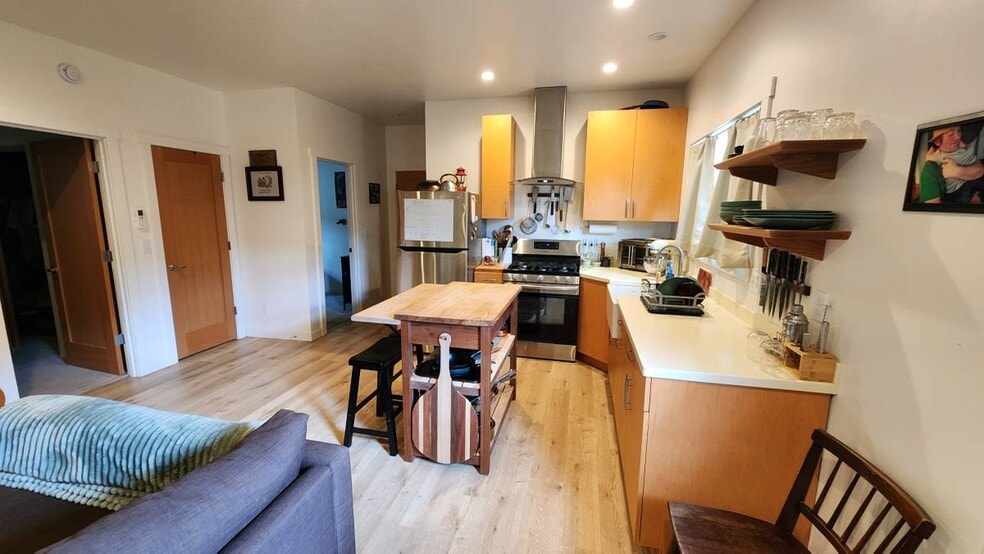 Building Photo - 808 Talent Ave