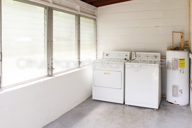 Building Photo - Two Bedroom Duplex