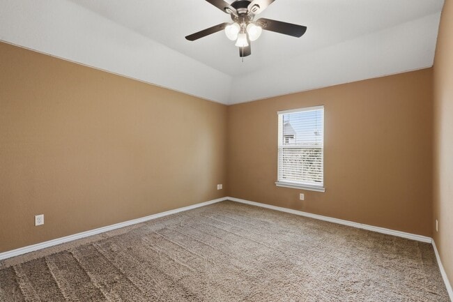 Building Photo - 2484 Horse Shoe Dr