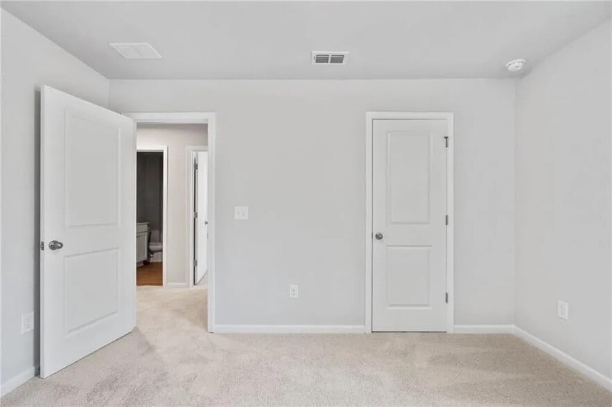 Building Photo - Room in House on Riverwood Dr