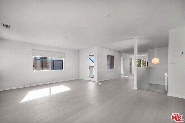 Building Photo - 466 S Venice Blvd