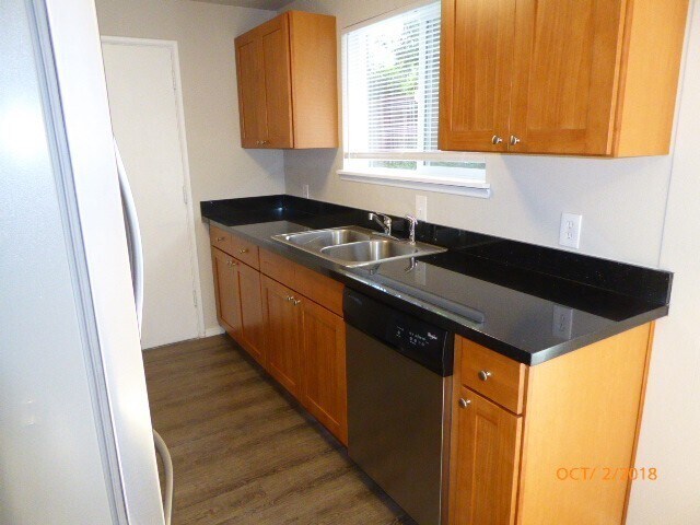 Building Photo - Charming 3 Bed 2 Bath Rambler in Eastgate