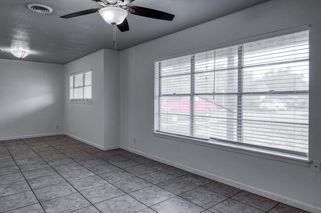 Building Photo - 243 Elizabeth Dr