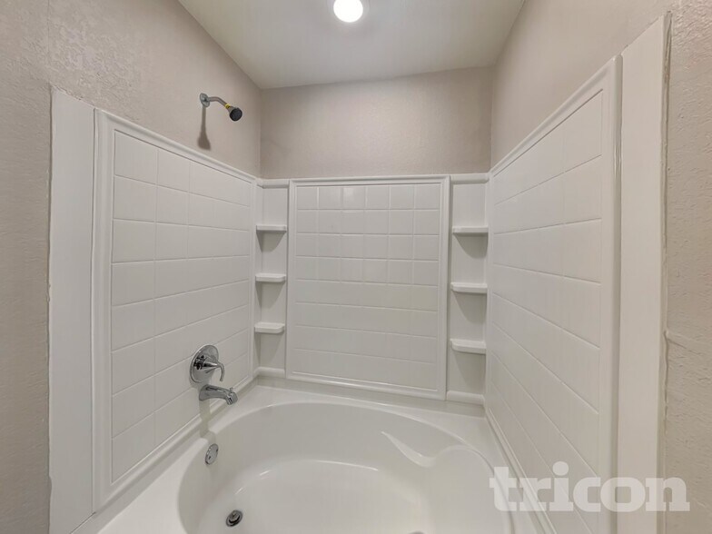 Building Photo - 2631 Green Leaf Way