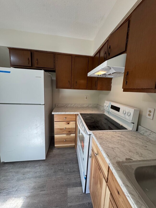 Building Photo - 2612-2614 Morning Glory Dr