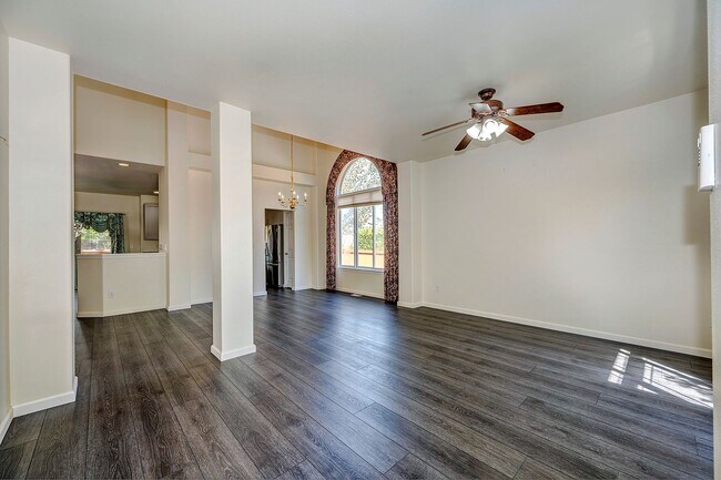 Building Photo - Mountlake Terrace Two Story Home