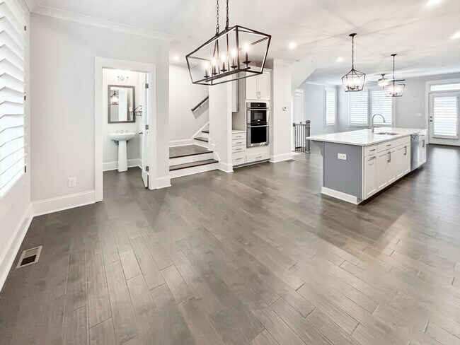 Building Photo - Beautiful 3 BR Townhome in Woodstock!