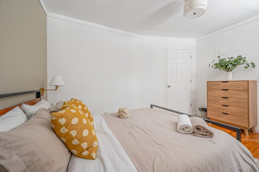 Building Photo - 341 W 30th St