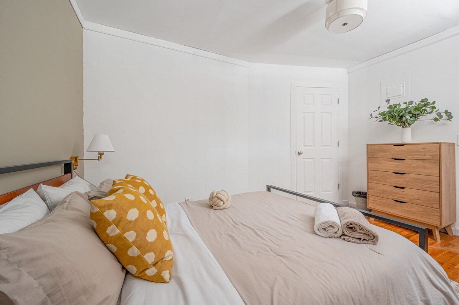 Building Photo - 320 W 30th St