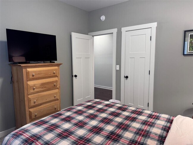 Building Photo - 730 Hedgefield Way