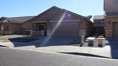 Building Photo - Remodeled 4 Bed 2 Bath Home.
