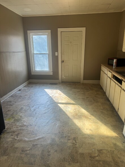 Building Photo - 204 Dameron St