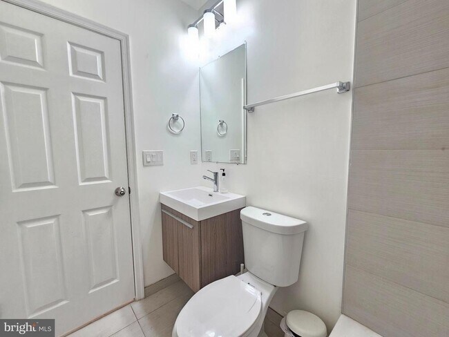 Building Photo - 1311 S St SE