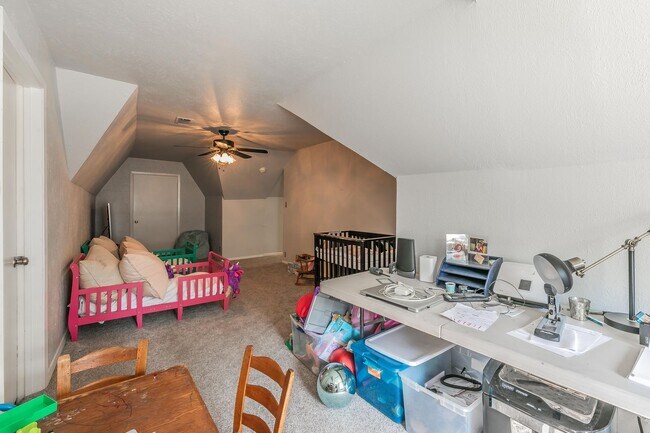 Building Photo - Charming Bungalow - Arlington Heights