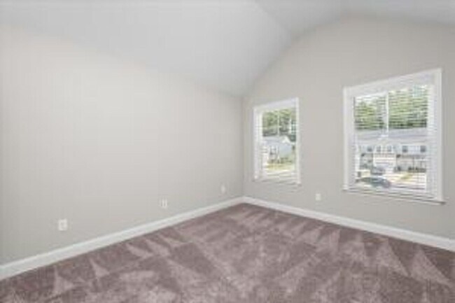 Building Photo - 1005 Linsmore Ave