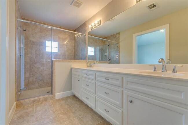 Building Photo - 612 E 38th St