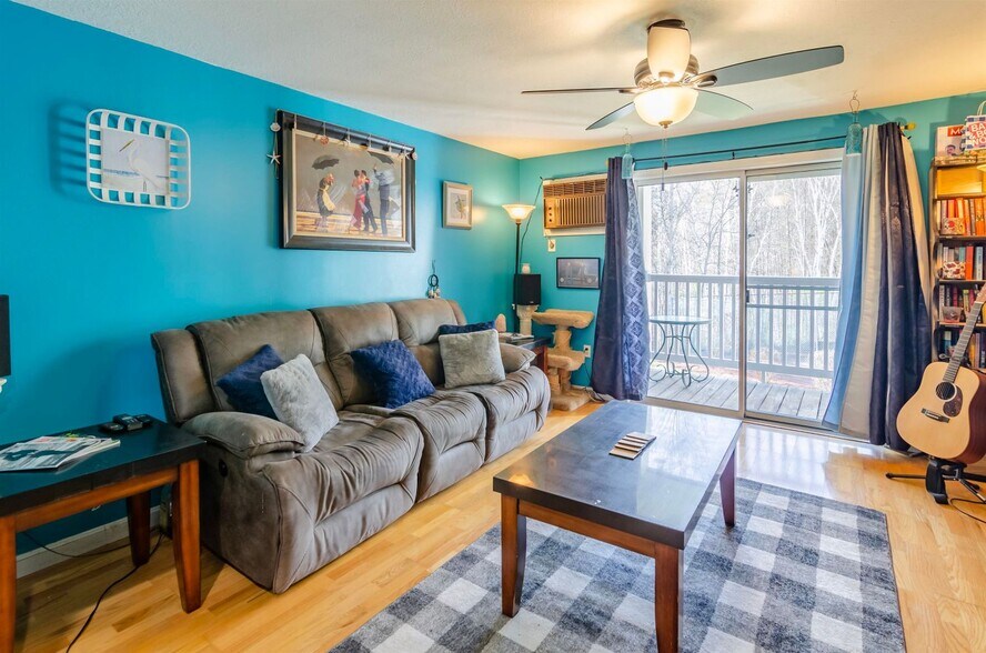 Building Photo - 5 Timberwood Dr