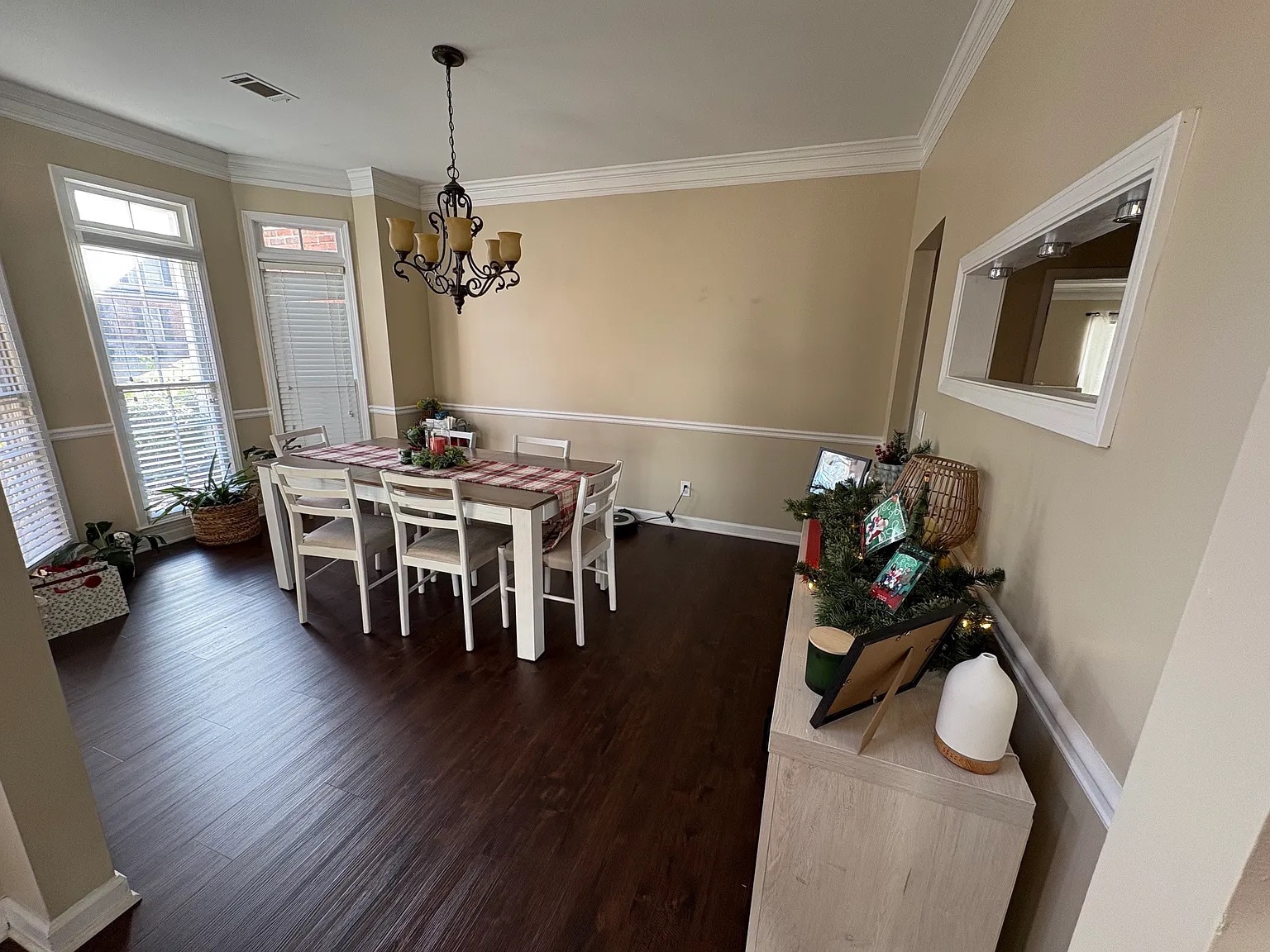 Building Photo - Room in House on Mountain Oaks Pkwy