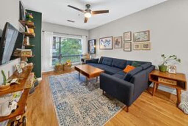 Building Photo - Stunning 1BR/ 1BA Condo with Den and Garag...