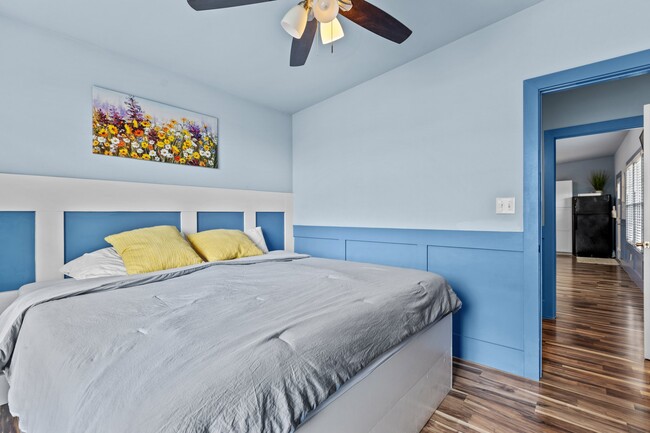 Building Photo - 2110 Las Flores Ln
