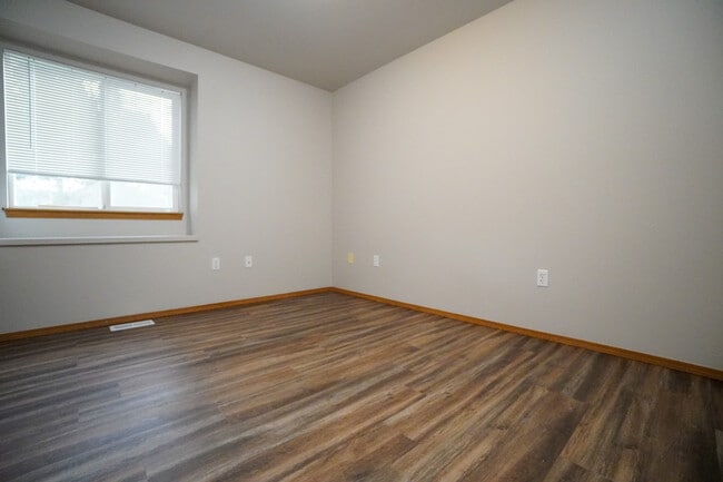 Building Photo - 79 E 2nd St N