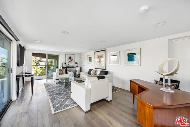 Building Photo - 2600 Carman Crest Dr