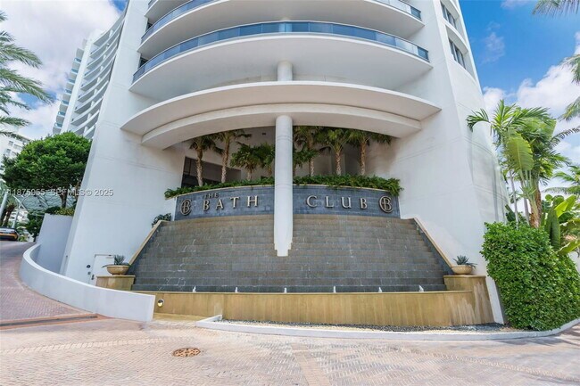 Building Photo - 5959 Collins Ave