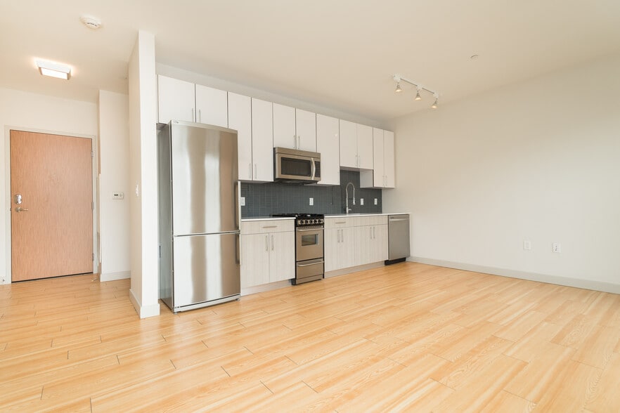 Building Photo - 320 D St