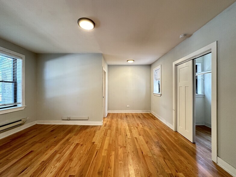 Building Photo - 4530 N Damen Ave