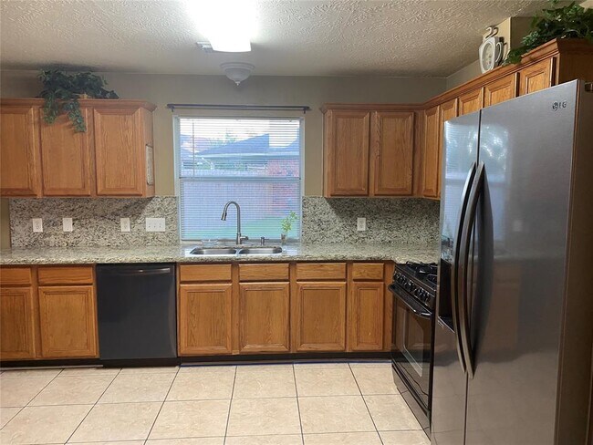 Building Photo - 15943 Breanna Ln