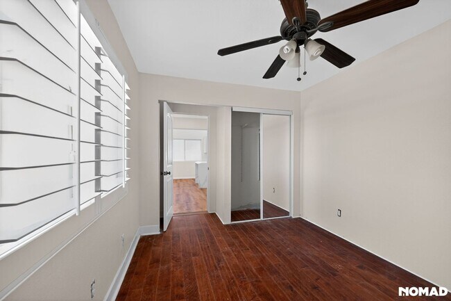 Building Photo - Bright & Modern 2-Bed Home with Ocean Glimpses in Prime Vista Location