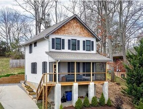 Building Photo - Modern 3 Bed, 2.5 Bath Home in Prime West ...