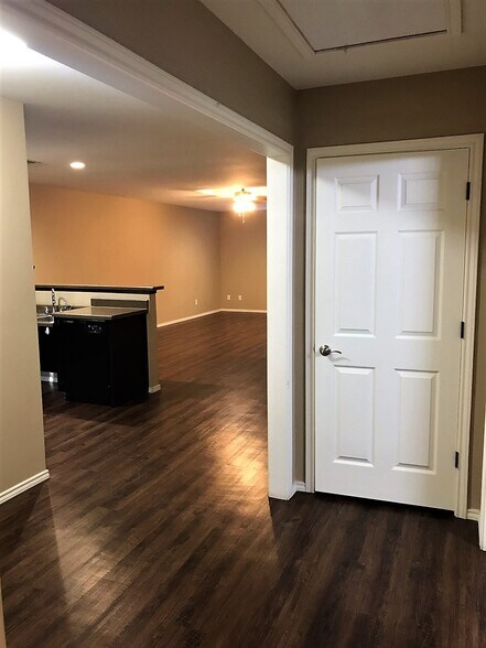 Building Photo - 4220 Castlegate Dr