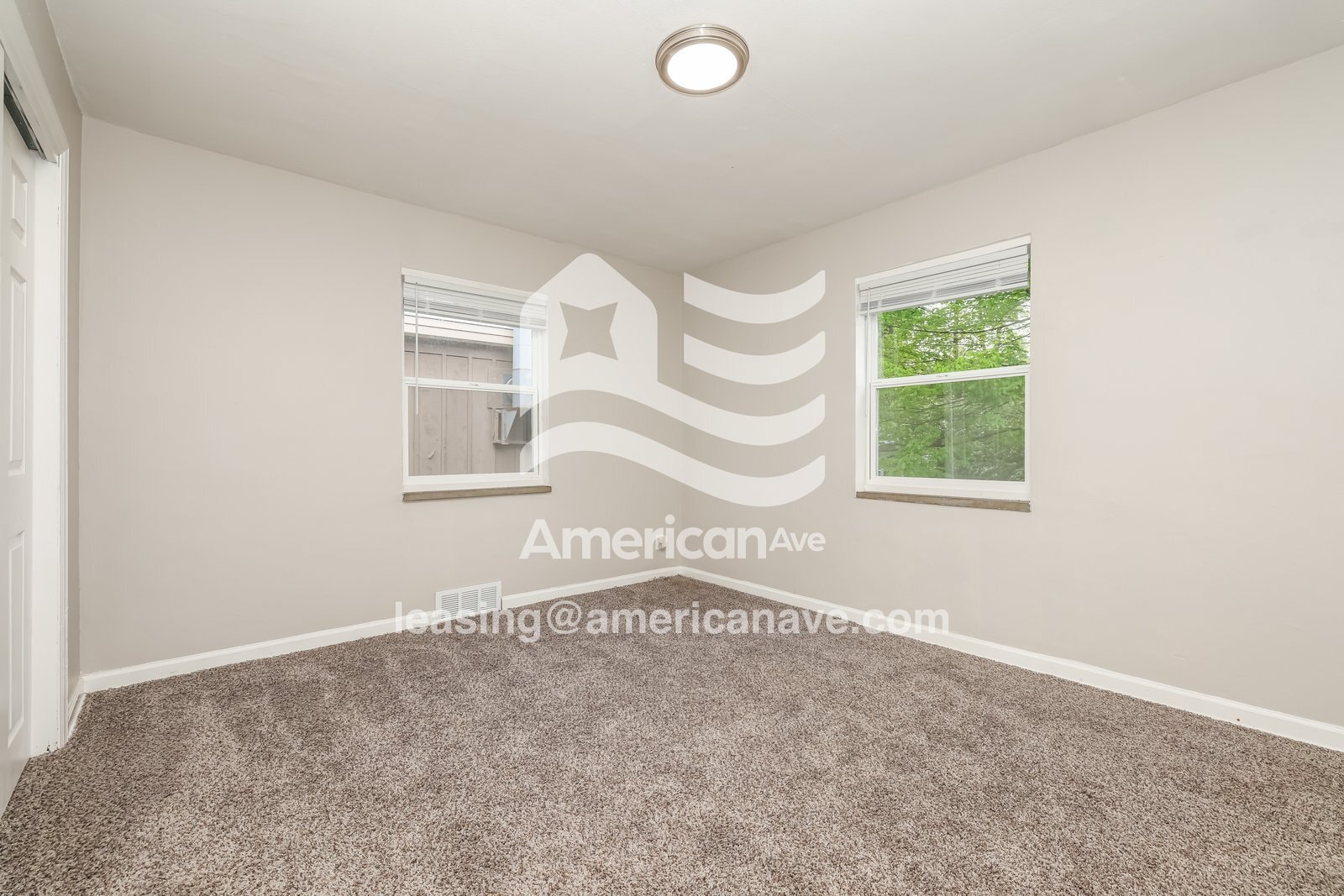 Building Photo - 1818 Parkhill Dr