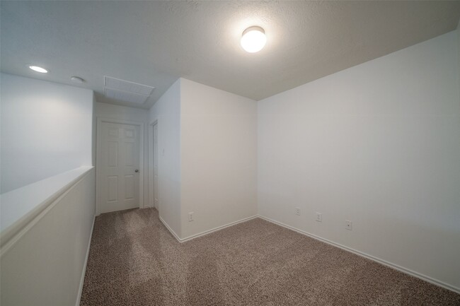 Building Photo - 146 Silver Penny Dr